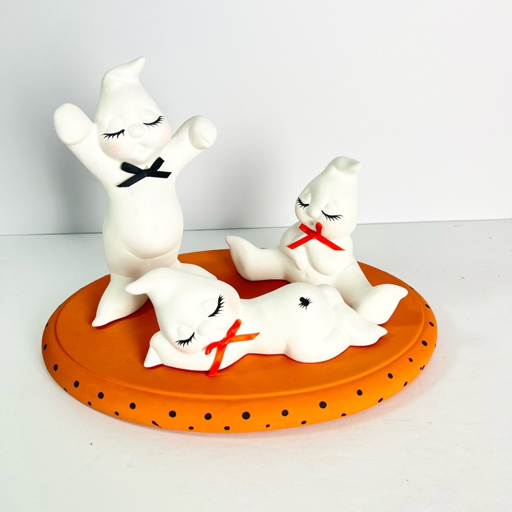 Vintage Halloween ceramic sleepy ghosts hobby piece 1990s spooky